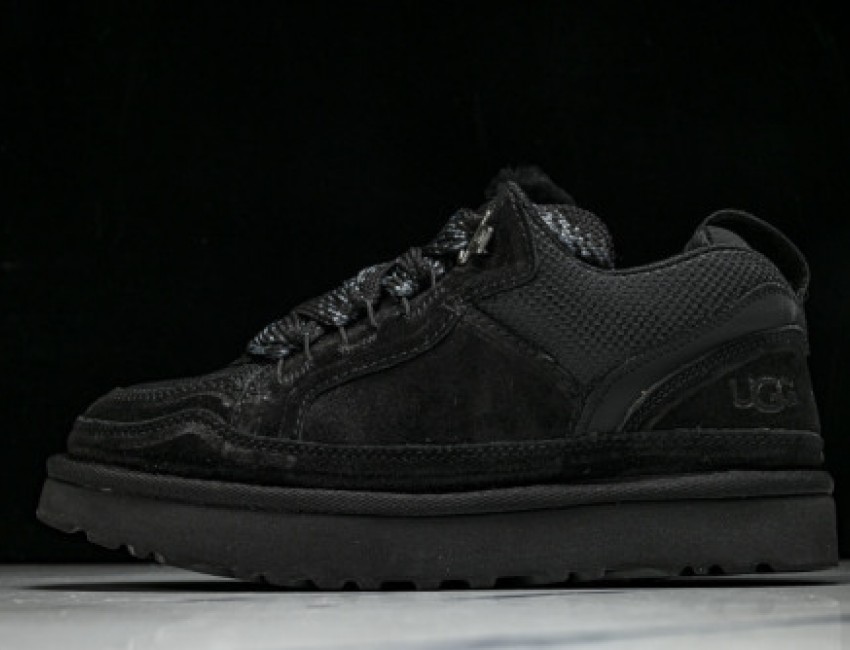 UGG Lowmel Sand Short Snow Boots - Black