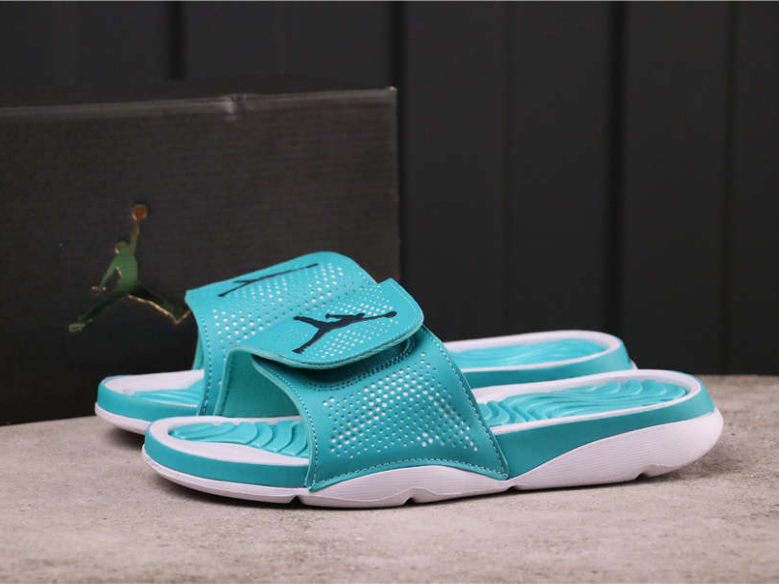 17USD Jordan Hydro 5 850257-303 40-47