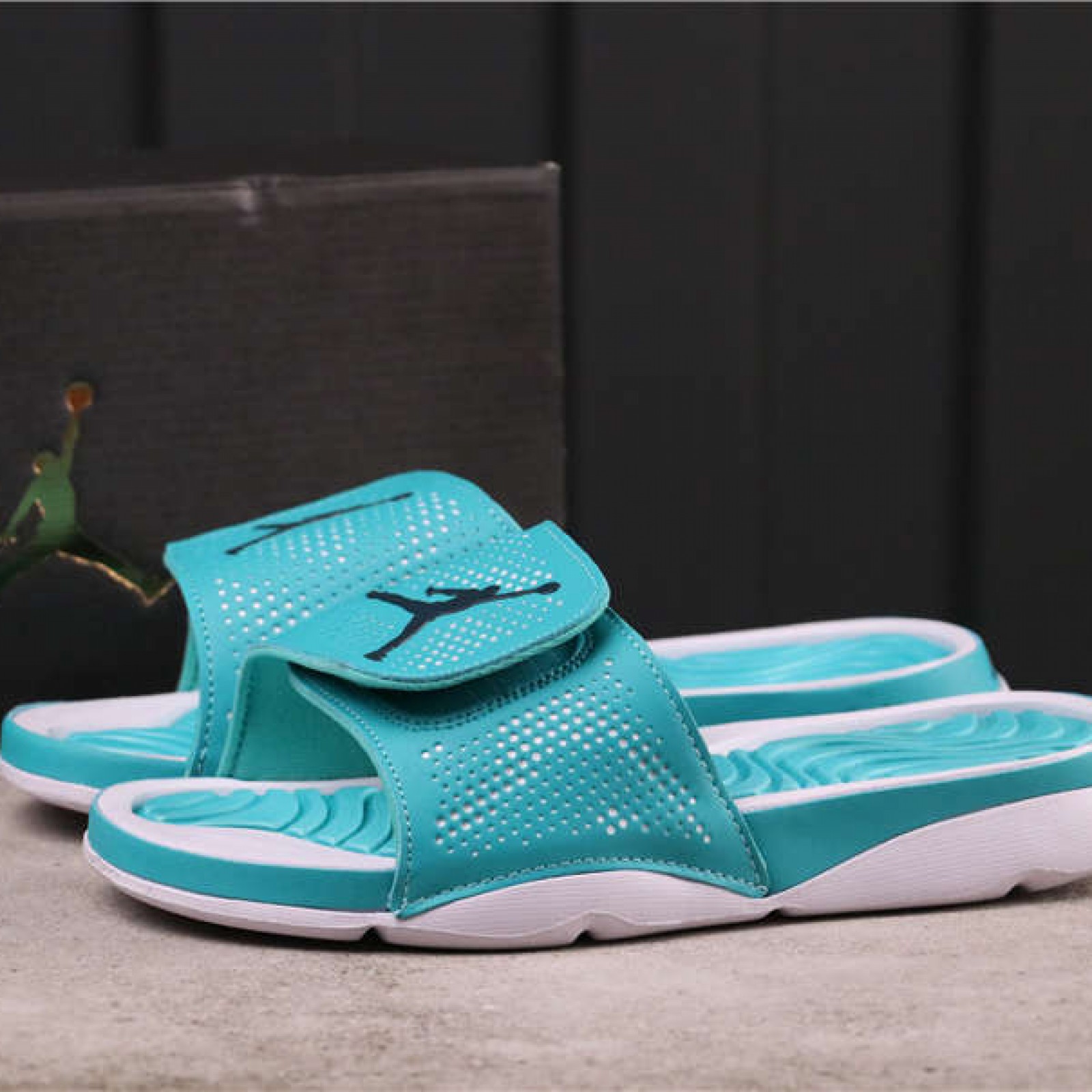 17USD Jordan Hydro 5 850257-303 40-47