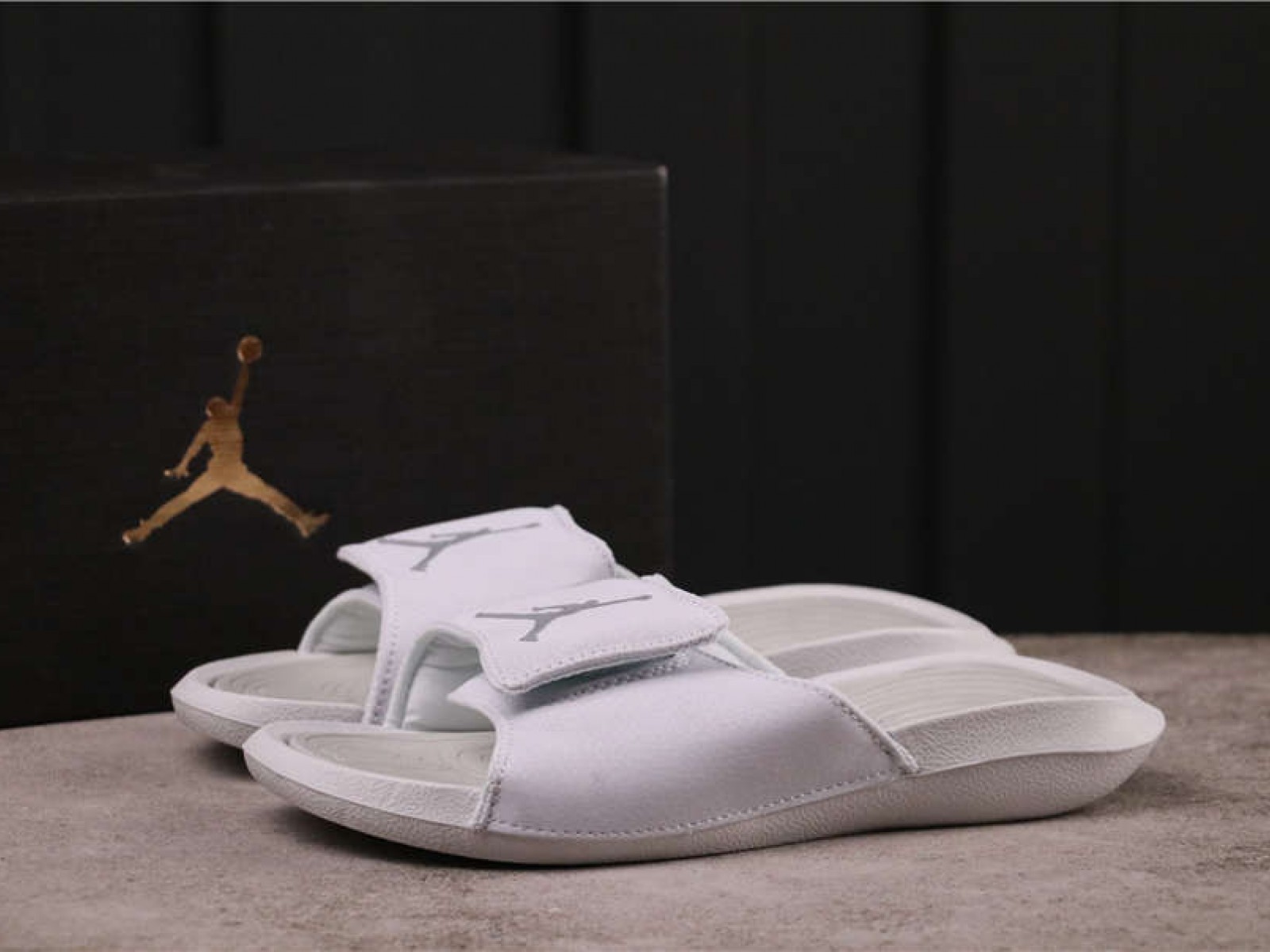 17USD Jordan Hydro 6 881473-100 36-45