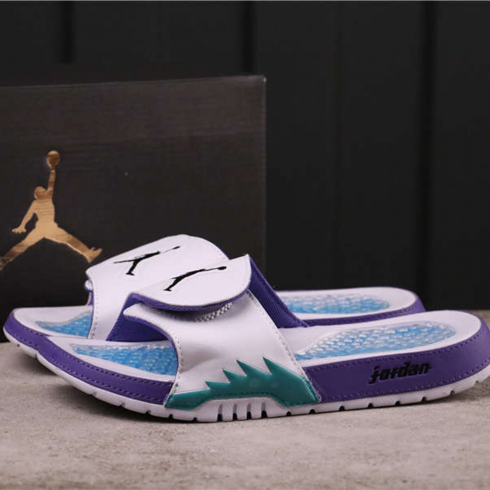 18USD JORDAN HYDRO V RETRO 555501-108 36-47.5