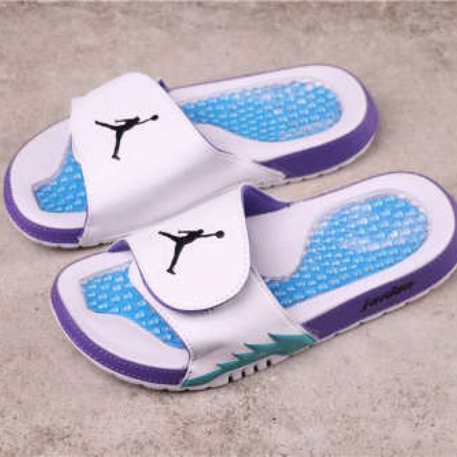 18USD JORDAN HYDRO V RETRO 555501-108 36-47.5