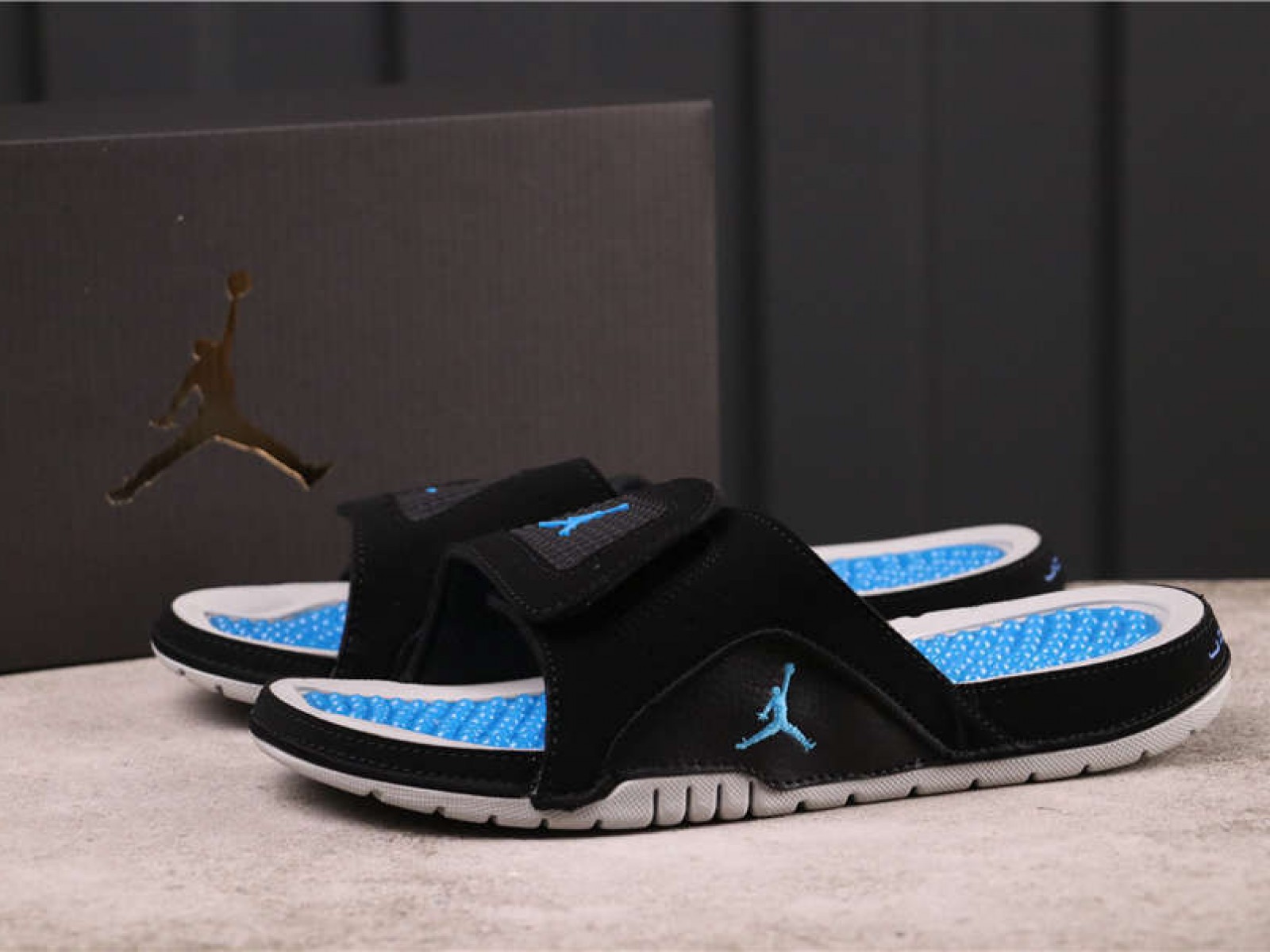 18USD Jordan Hydro 4 532225-004 36-46