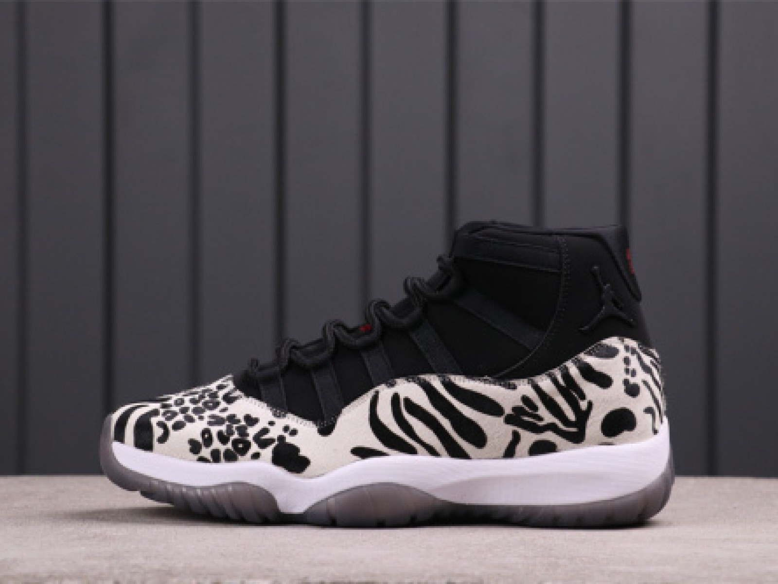 107USDAir Jordan 11 Gamma Blue Size 40-47