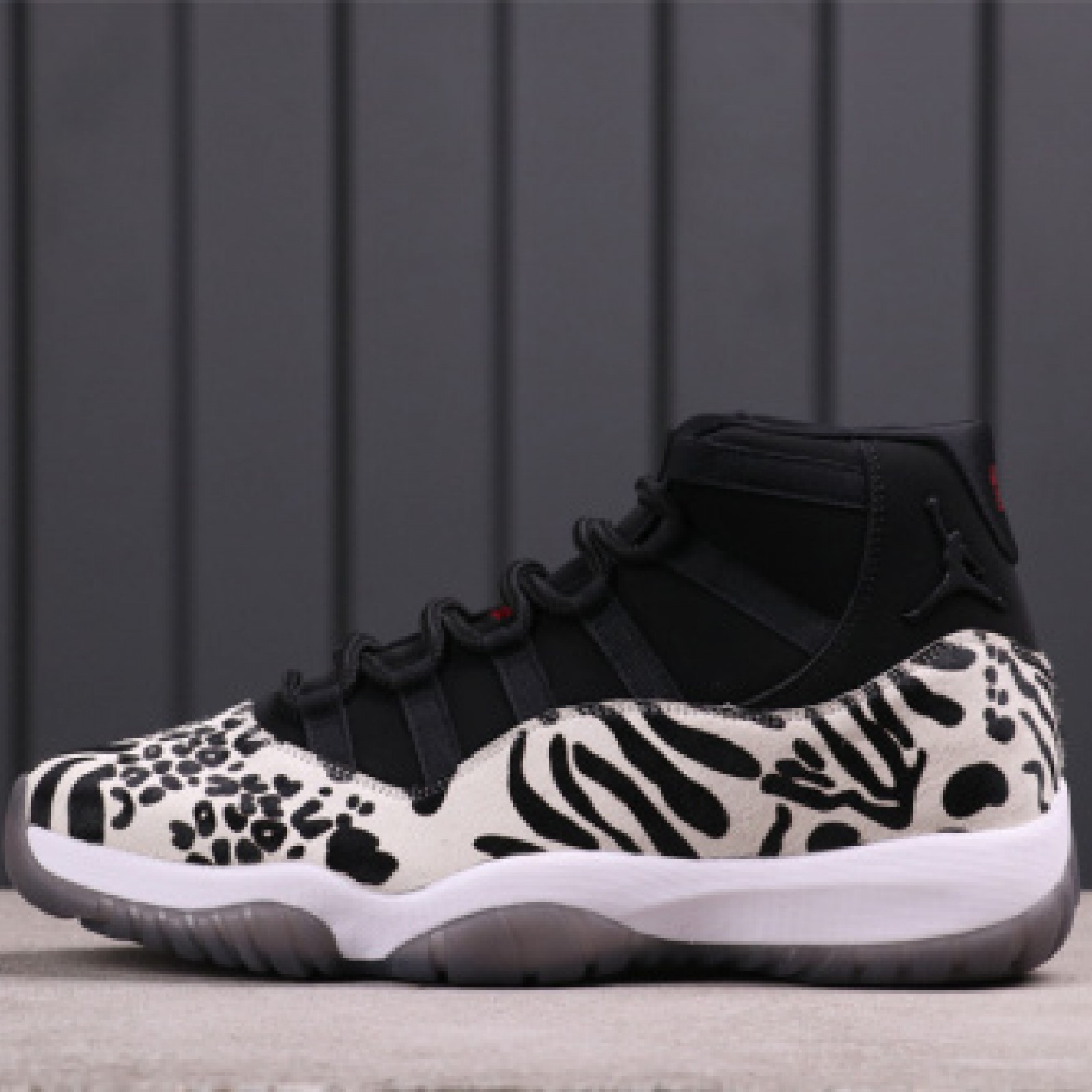 107USDAir Jordan 11 Gamma Blue Size 40-47