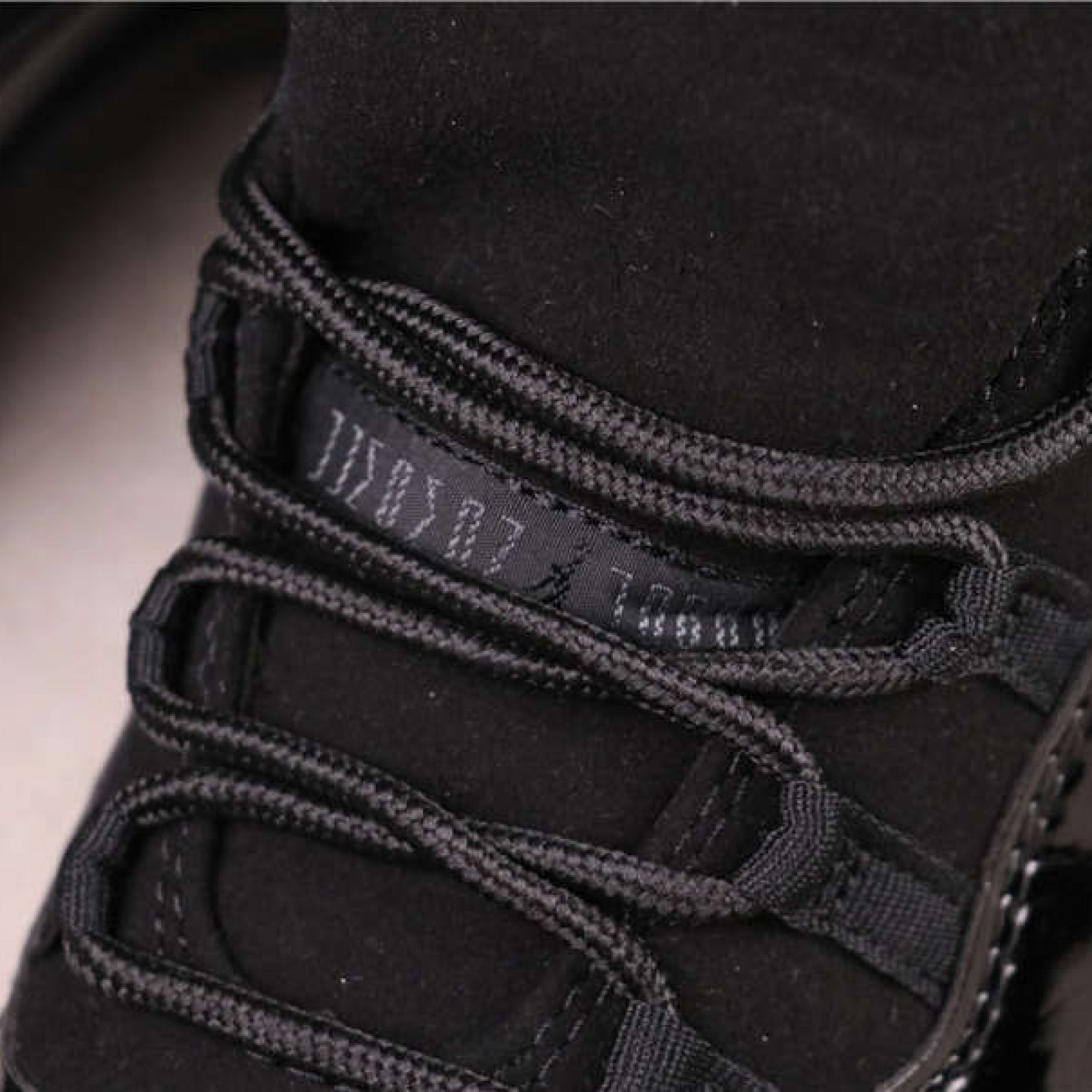 25USD Air Jordan 11 Cap And Gown 378037-005 36-47