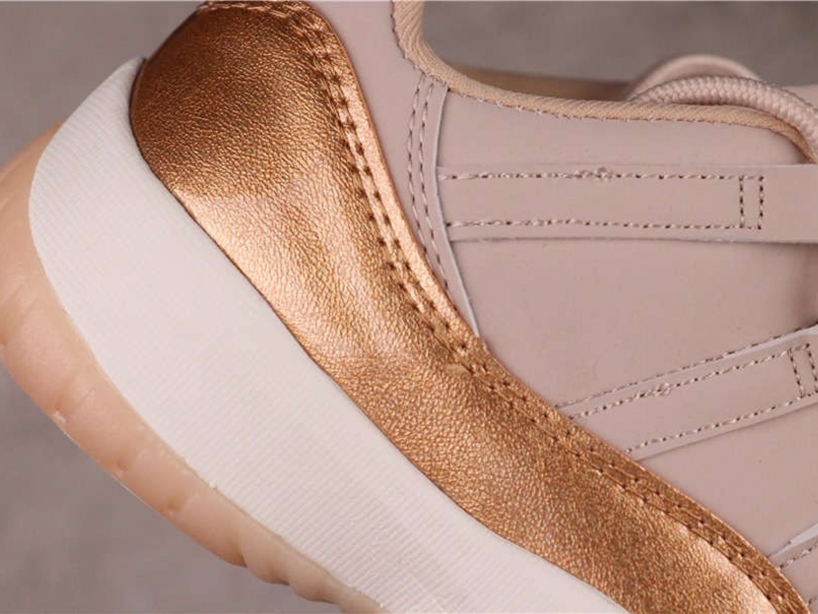 25USD Air Jordan 11 Low AH7860-105 36-40