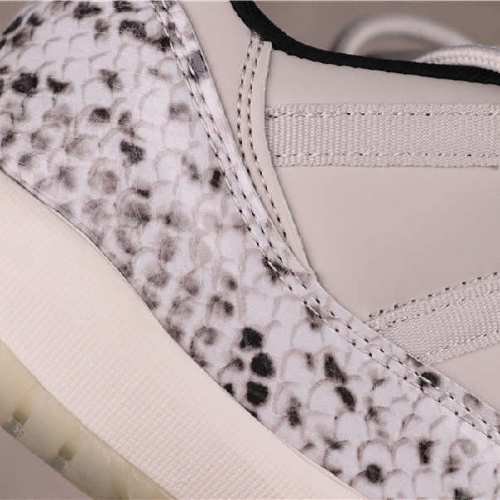 25USD Air Jordan 11 Low Snakeskin Light Bone CD6846-106 36-47