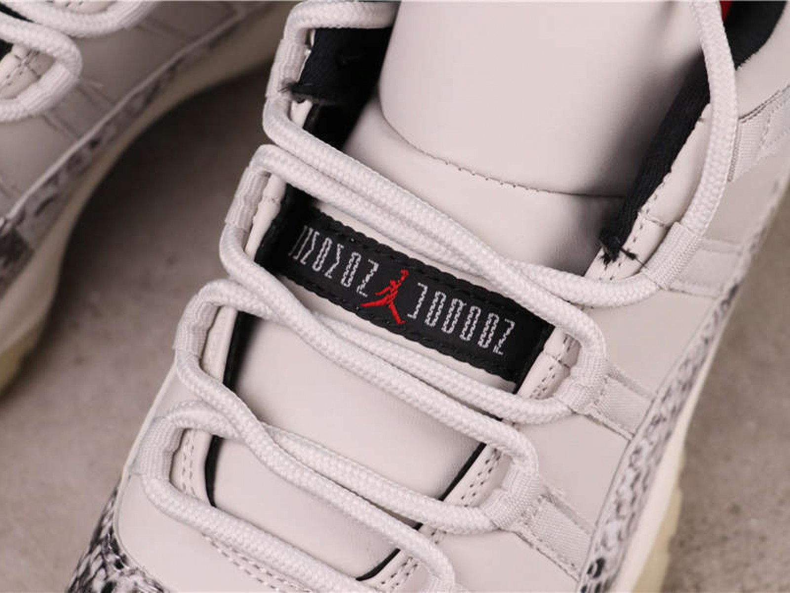 25USD Air Jordan 11 Low Snakeskin Light Bone CD6846-106 36-47