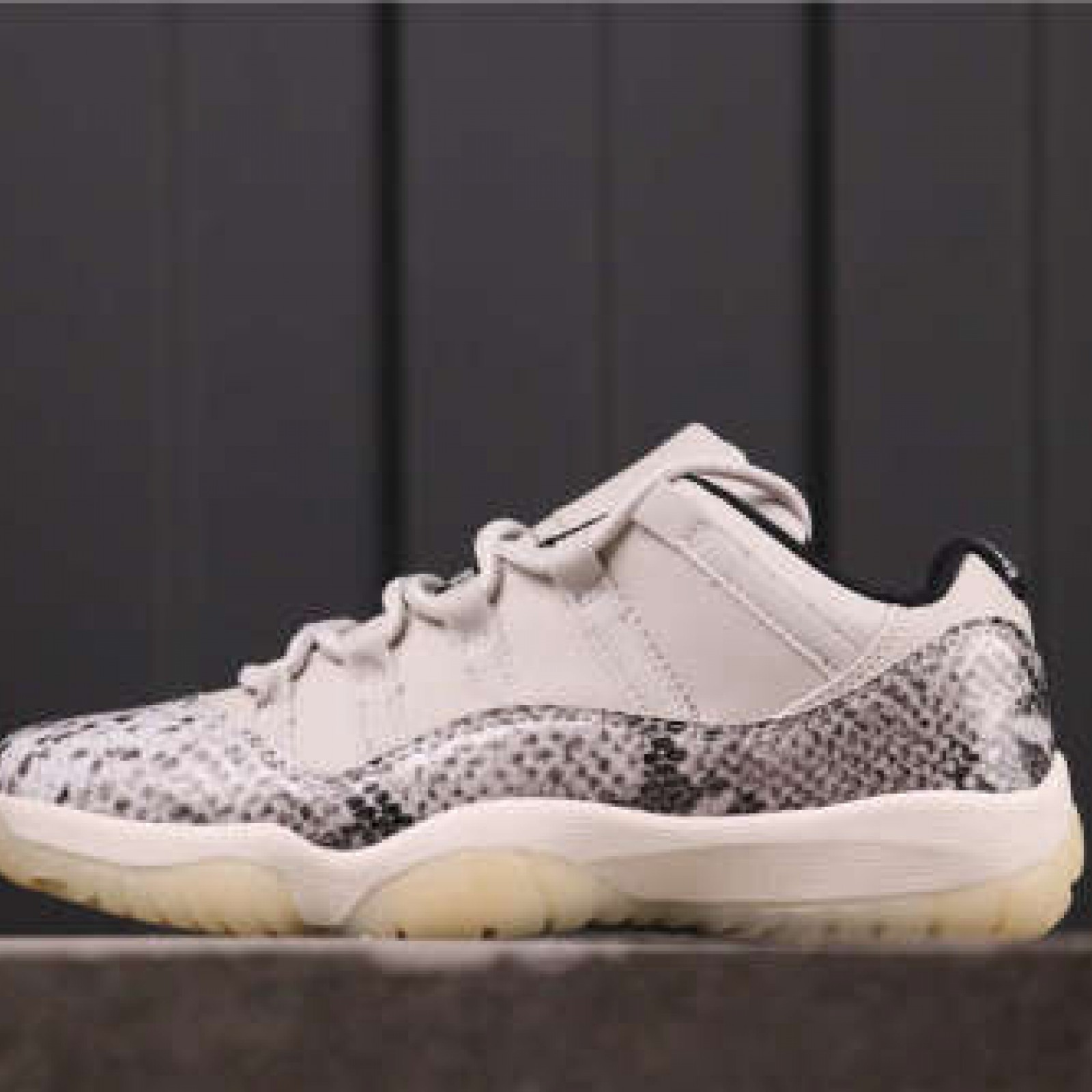 25USD Air Jordan 11 Low Snakeskin Light Bone CD6846-106 36-47