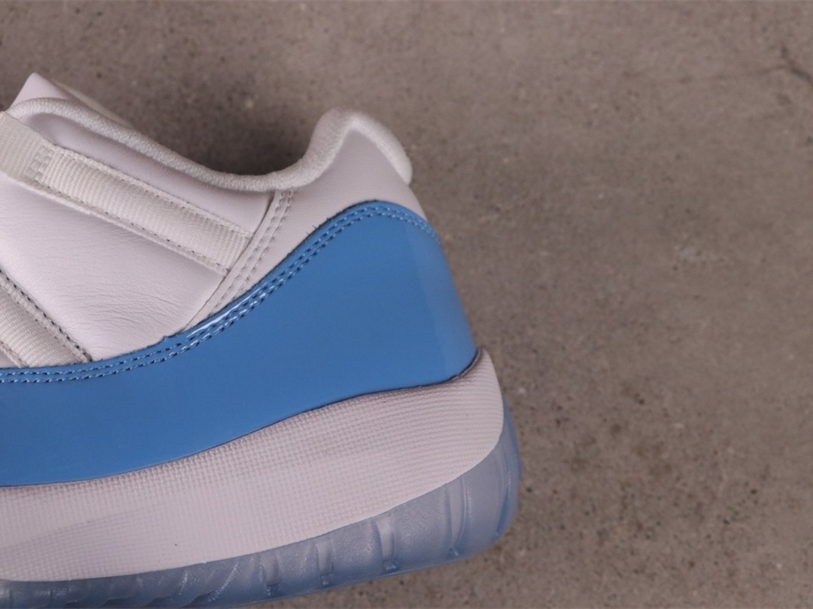 $66 Air Jordan 11 Low UNC 528895-106 Size 40-47.5