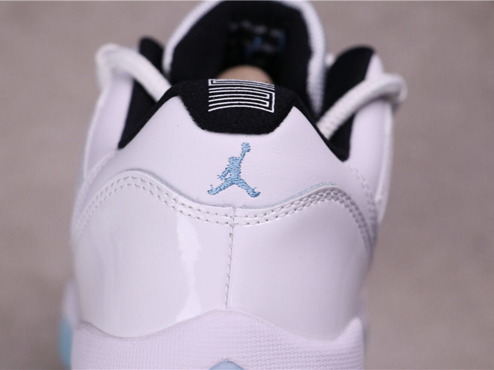 71USD Air Jordan 11 Low AV2187-117 40-47