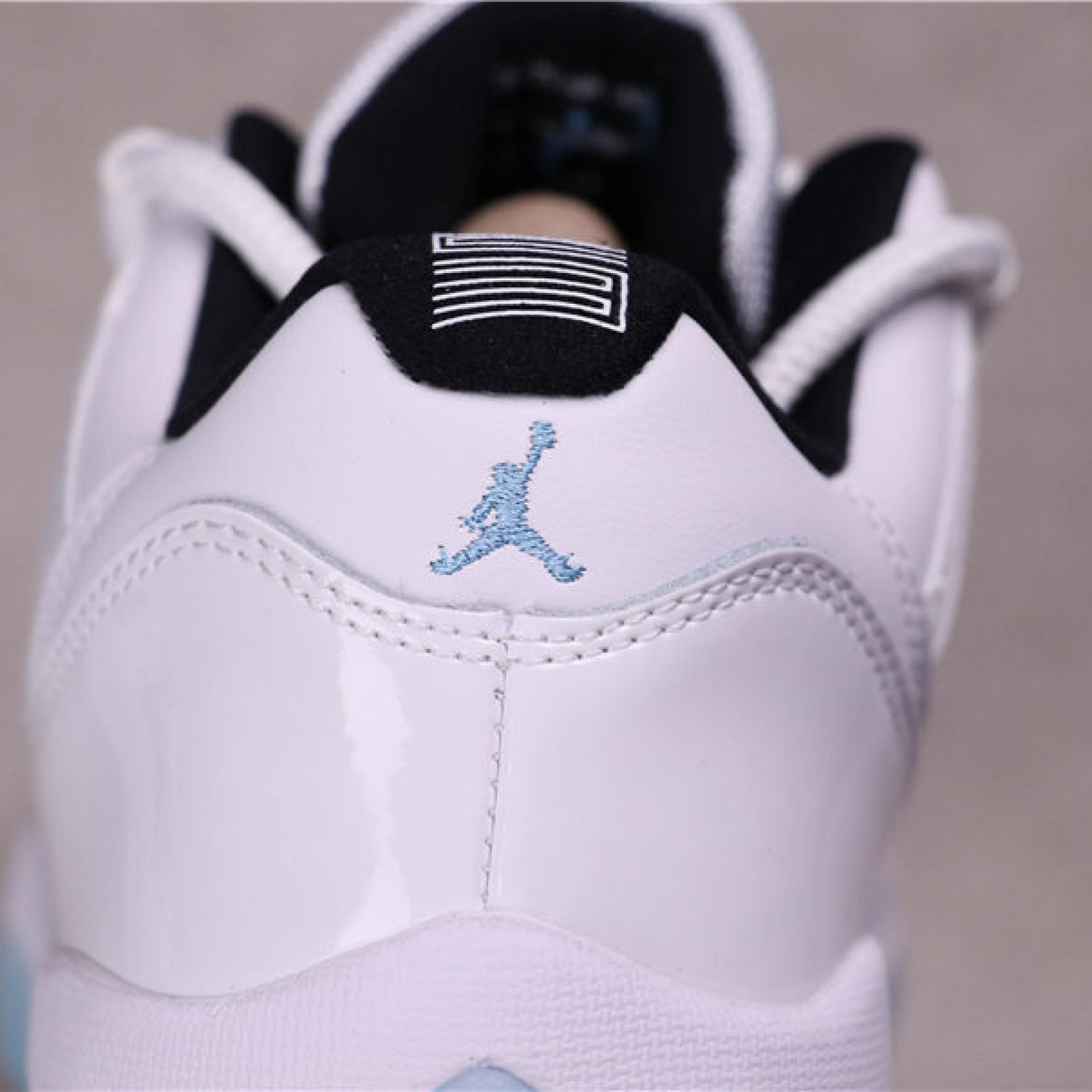 71USD Air Jordan 11 Low AV2187-117 40-47