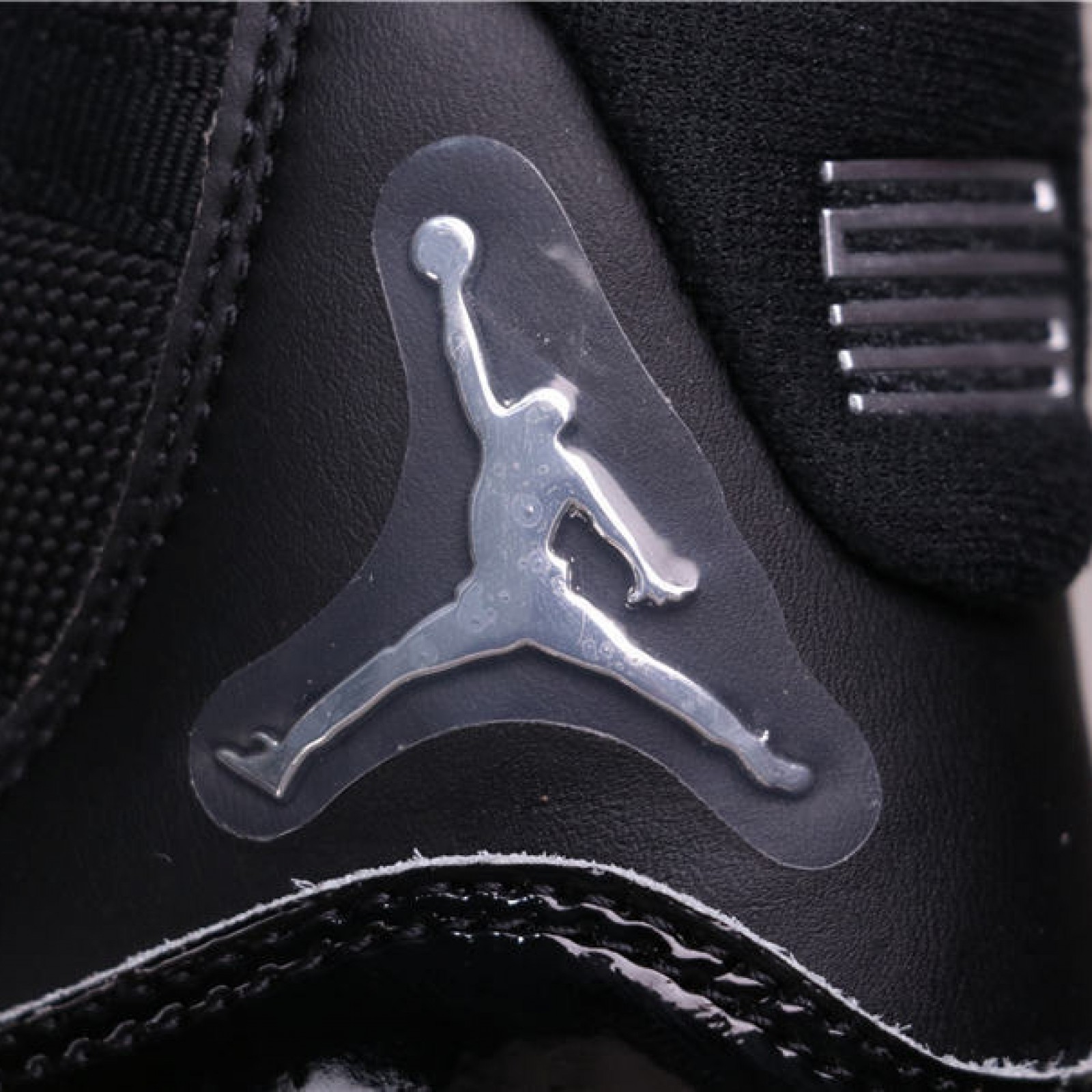 76USD Air Jordan 11 “25th Anniversary”CT8012-011 36-47.5