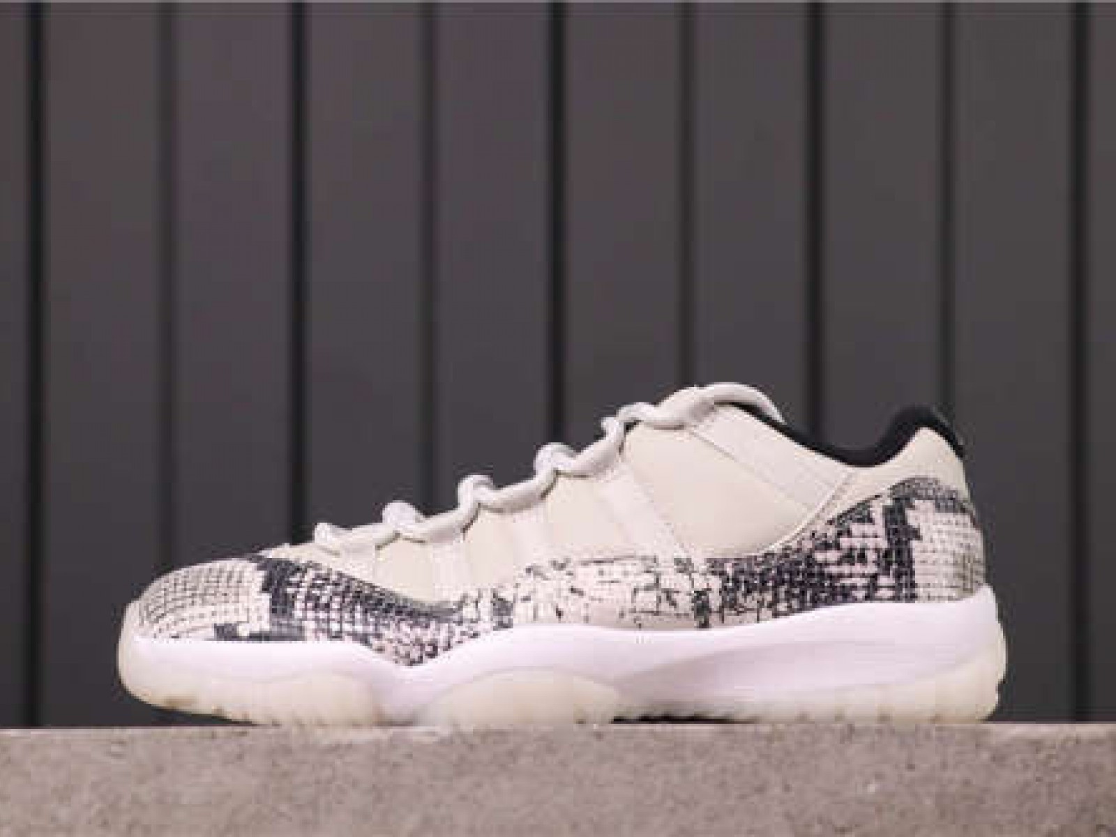 ON SALE 33USD Air Jordan 11 Low Columbia CD6846-002 40-45