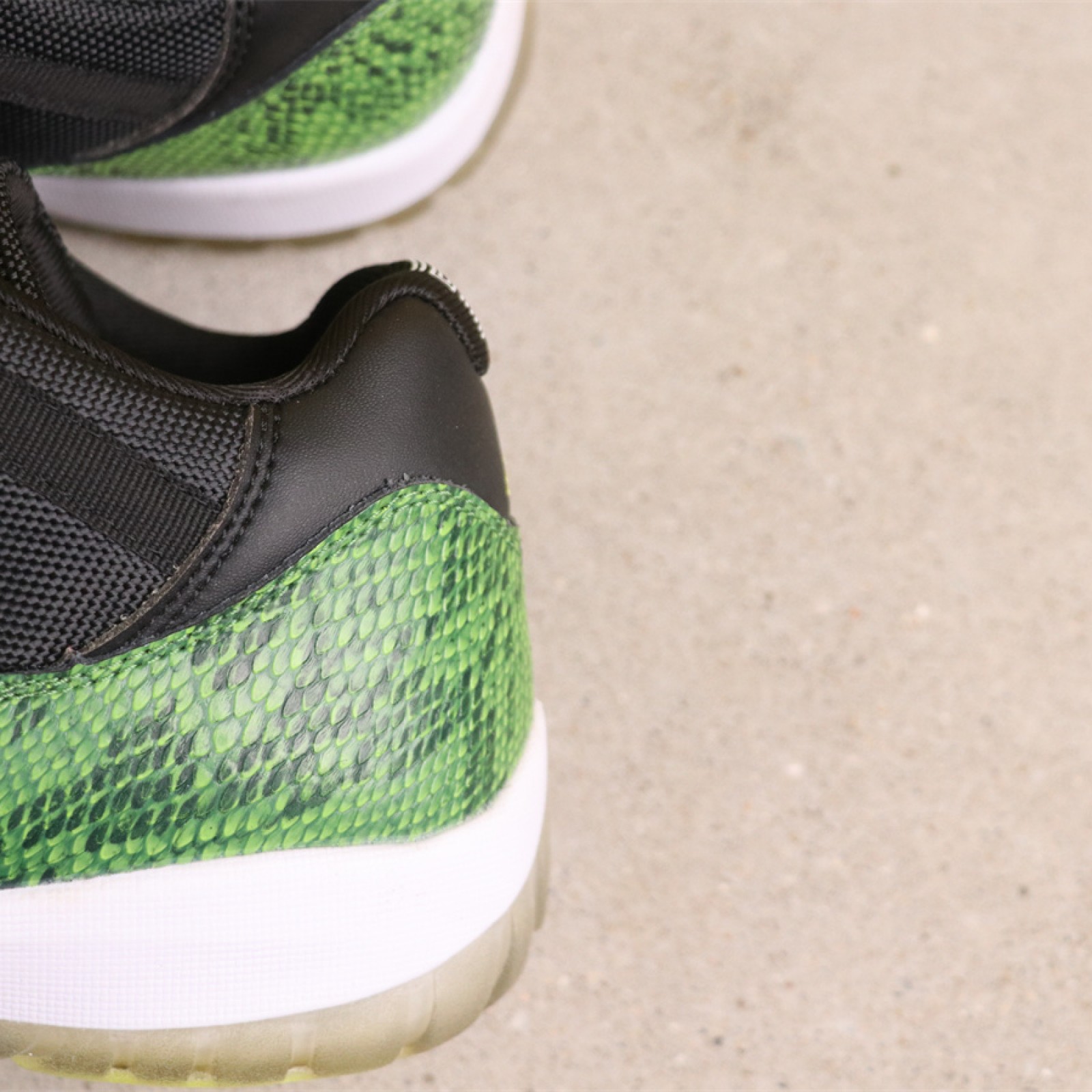 US Air Jordan 11 Low Nightshade 528895-033 1 青蛇 Size 36-44