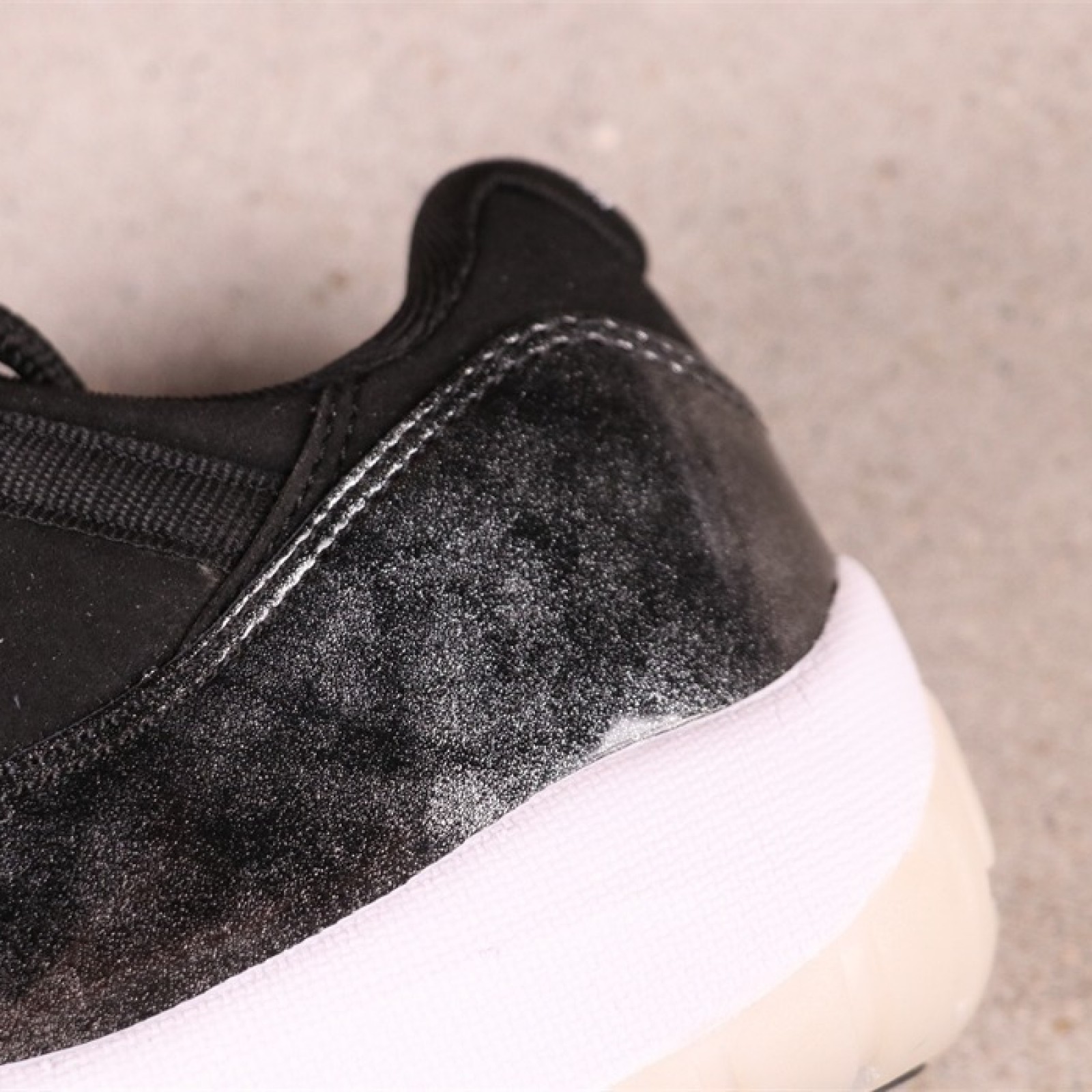 US Air Jordan 11 Low Barons 528895-010 Size 40-46