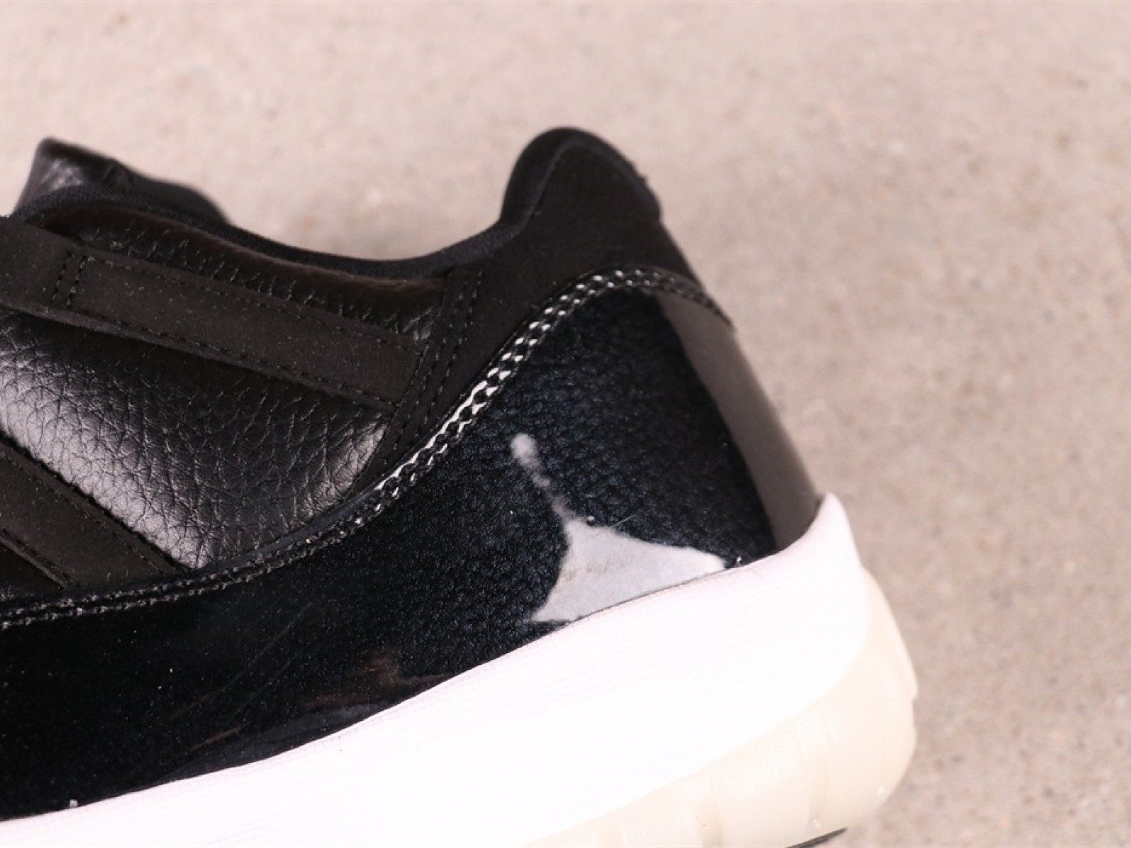 US$53 Air Jordan 11 Low 72-10 AV2187-001 Size 40-47.5