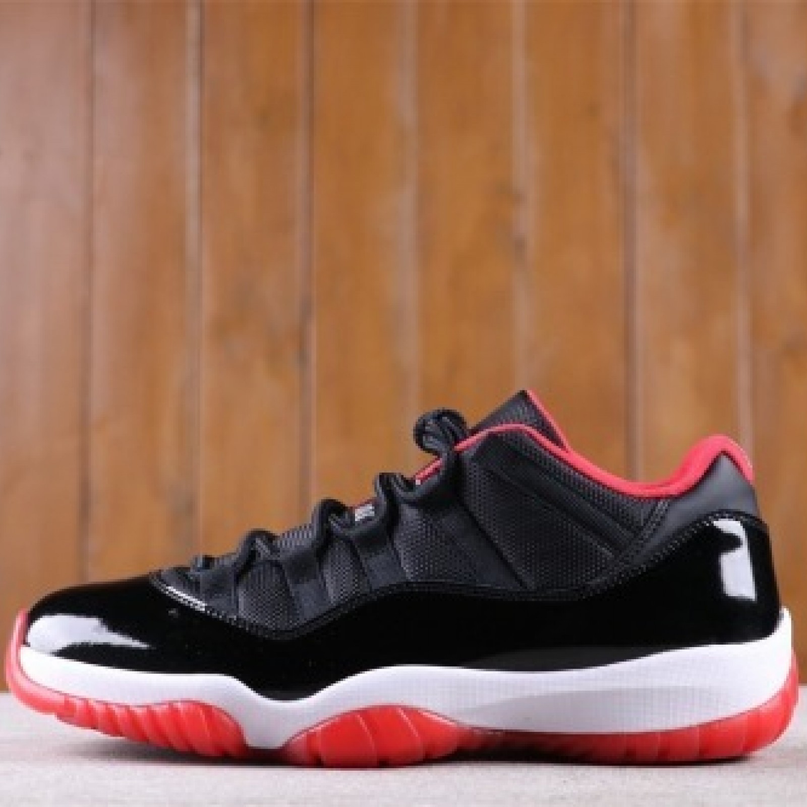 US Air Jordan 11 Low Bred 528895-012 Size 40-47.5