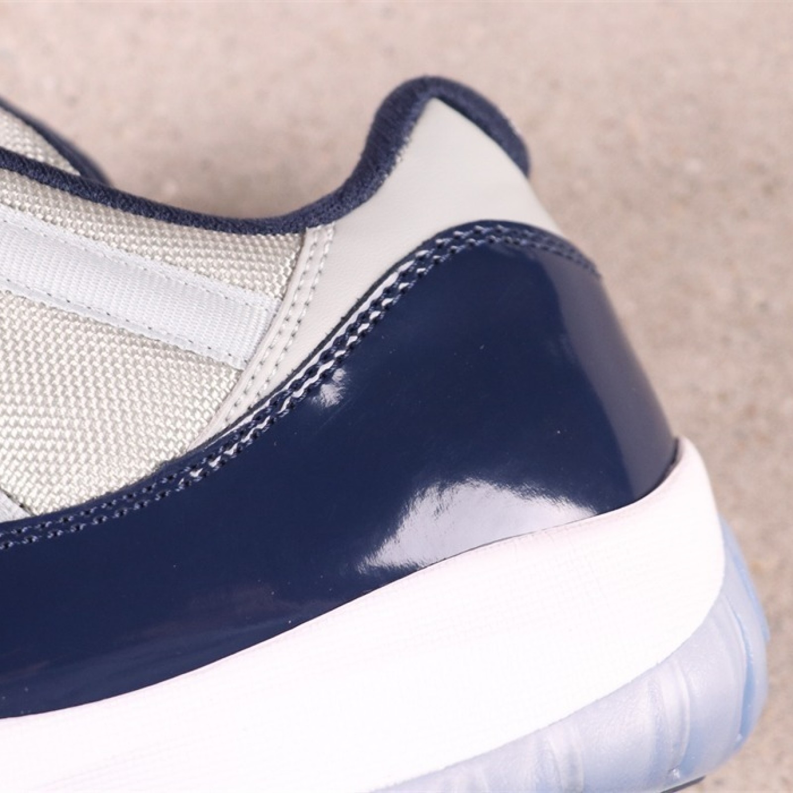 US Air Jordan 11 Low Georgetown 528895-007 Size 40-47.5