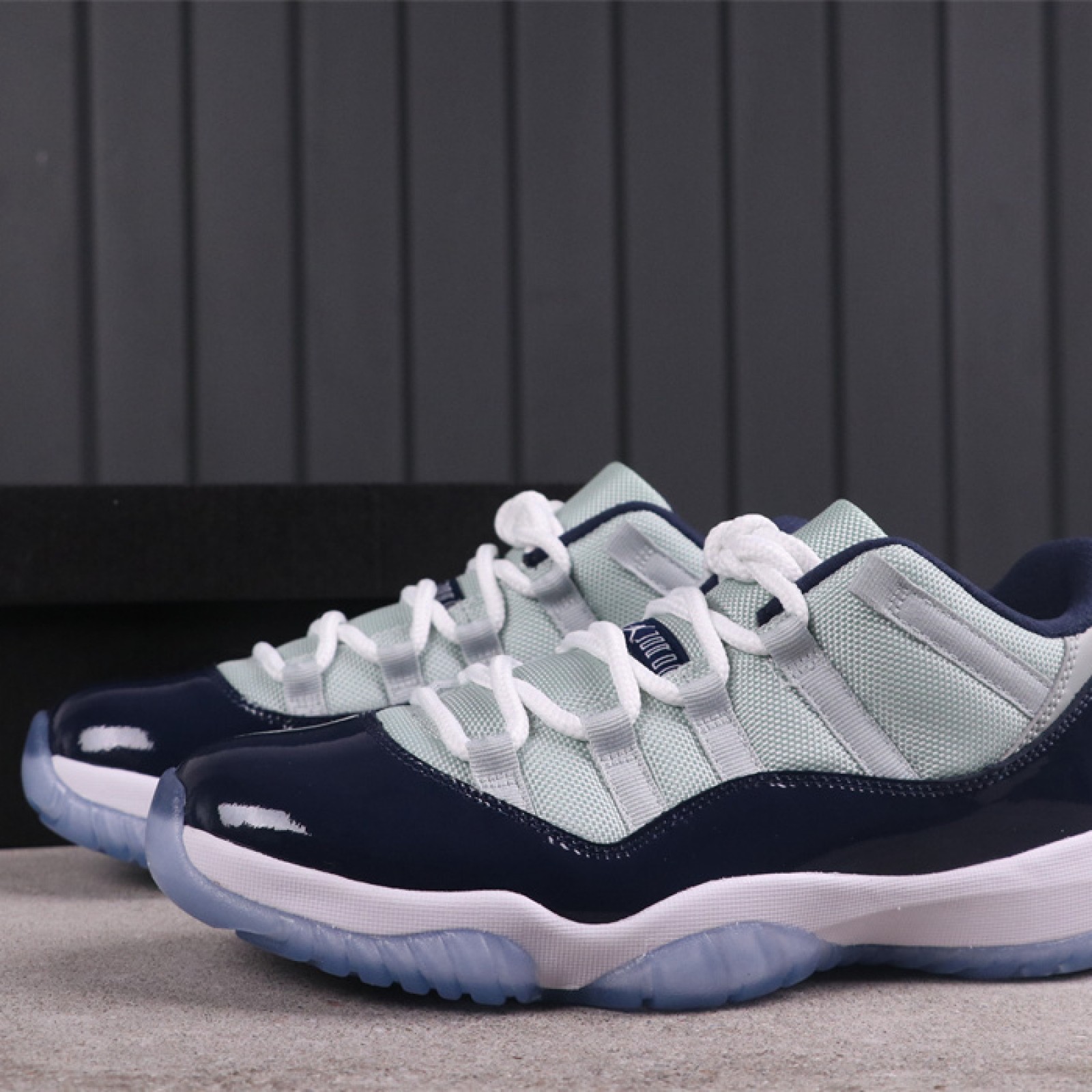 US Air Jordan 11 Low Georgetown 528895-007 Size 40-47.5