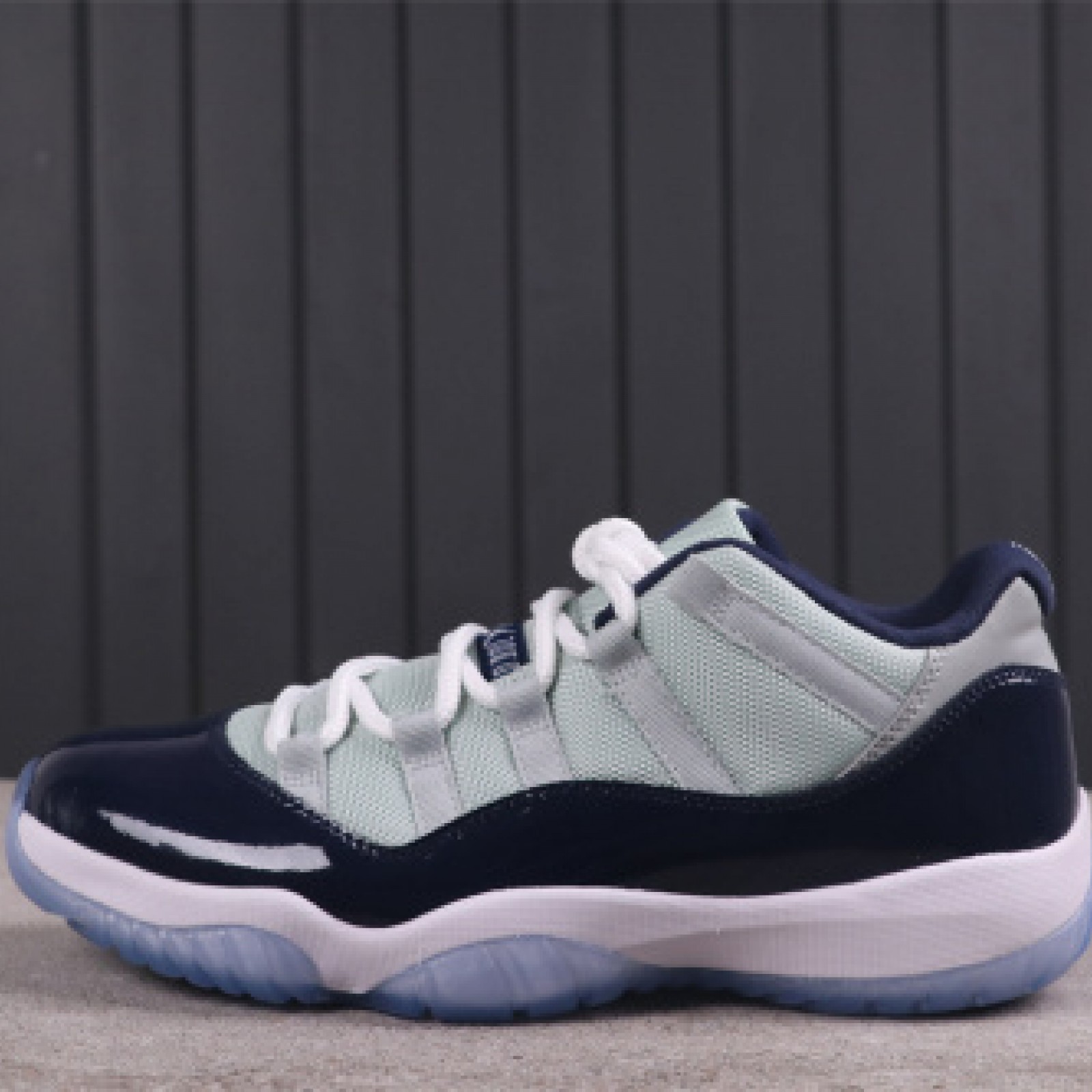 US Air Jordan 11 Low Georgetown 528895-007 Size 40-47.5