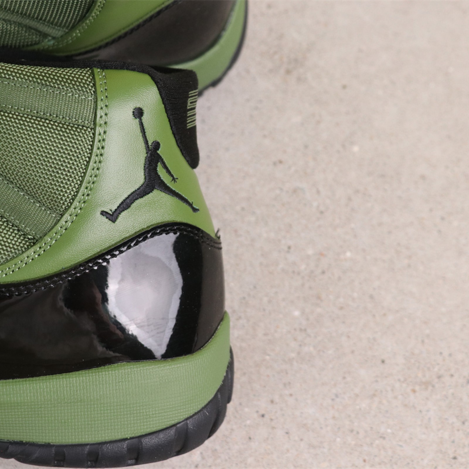 US Air Jordan 11 CT8012-300 1 黑军绿 Size 40-47.5 （ 40 40.5 41 42 42.5 43 44 44.5 45 46 47.5）
