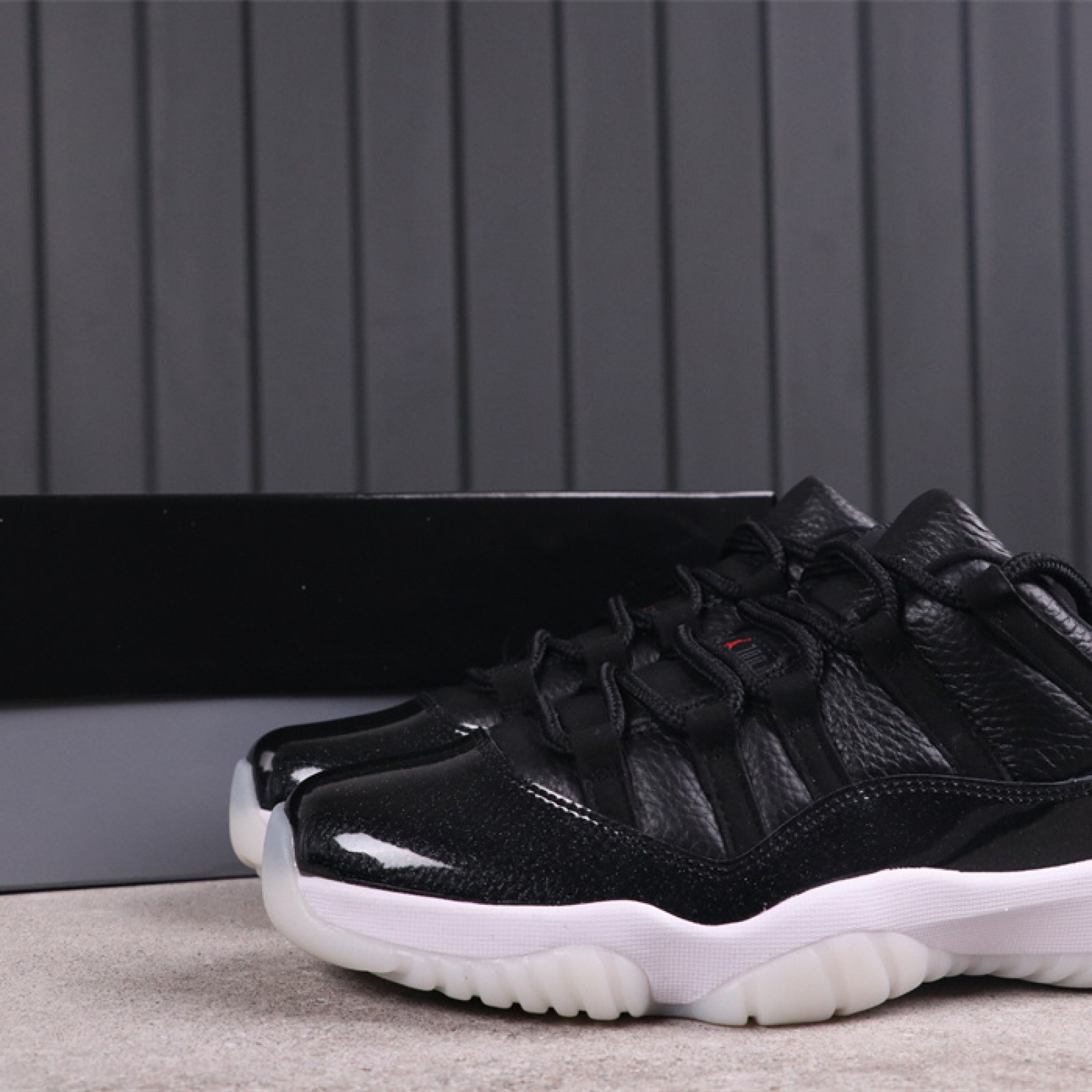 US Air Jordan 11 Low 72-10 AV2187-001 Size 40-47.5