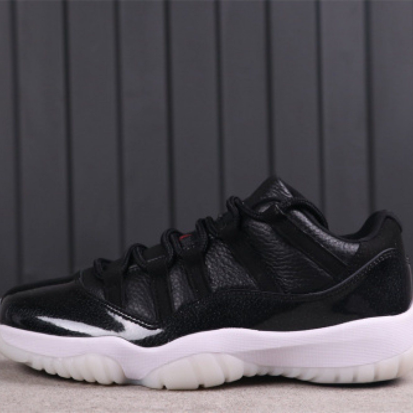 US Air Jordan 11 Low 72-10 AV2187-001 Size 40-47.5