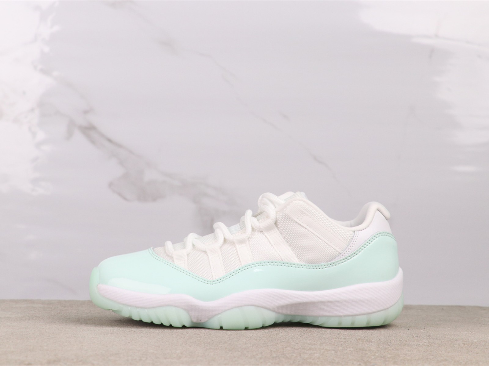 USD$53 Air Jordan 11 Low “Igloo” Style ：AH7860-103