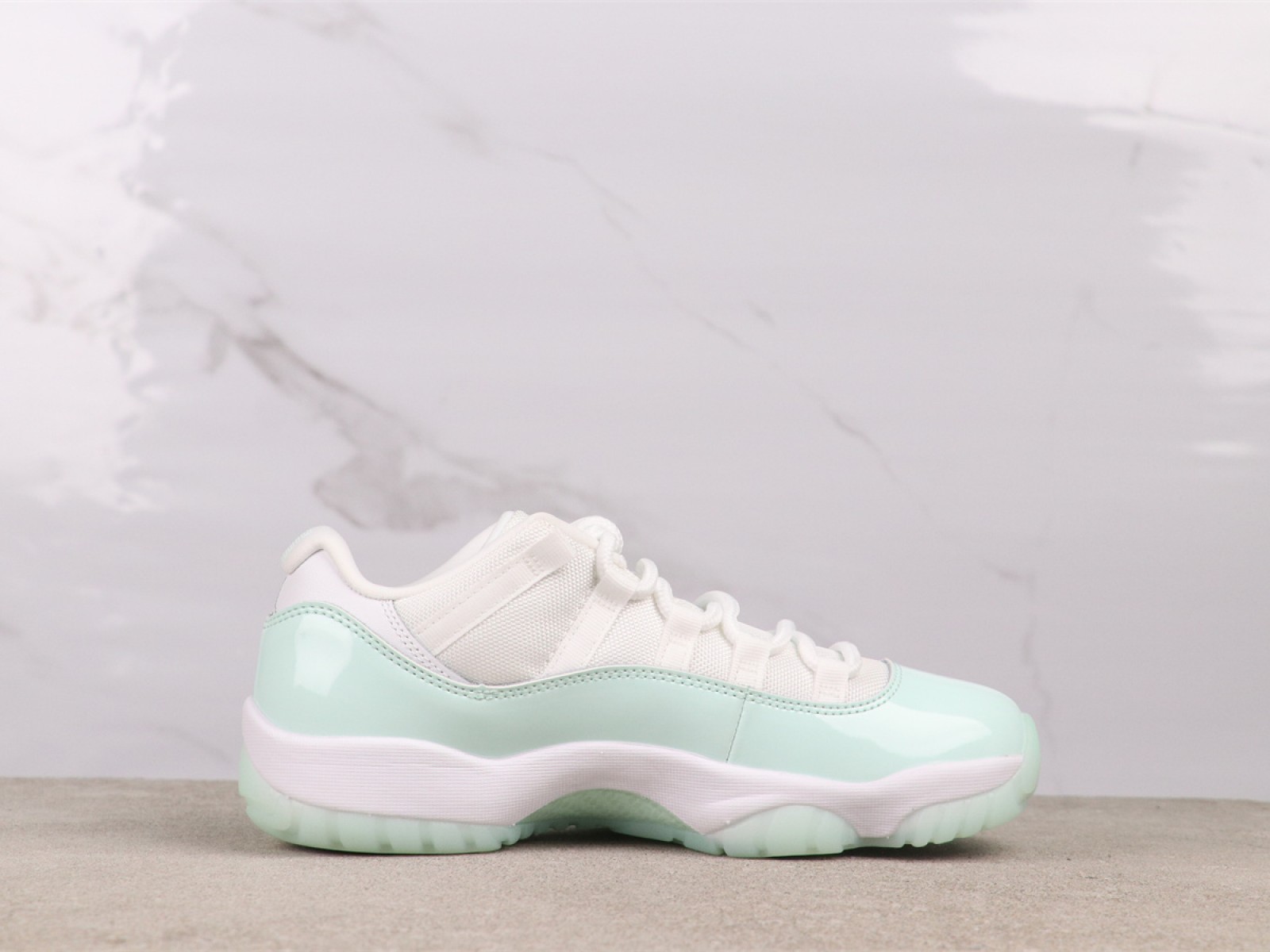 USD$53 Air Jordan 11 Low “Igloo” Style ：AH7860-103