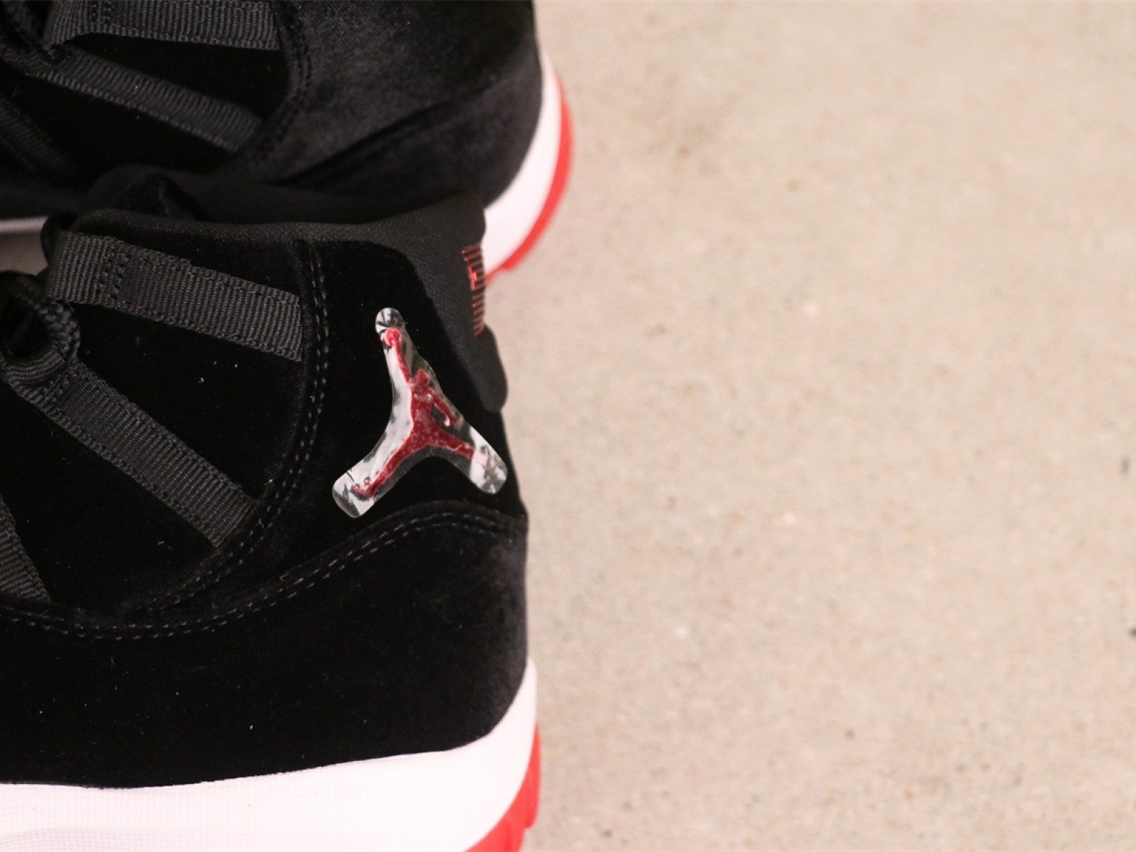 USD$95 Air Jordan 11 Bred Velvet DB5457-061 1 黑红天鹅绒 Size 36-47.5