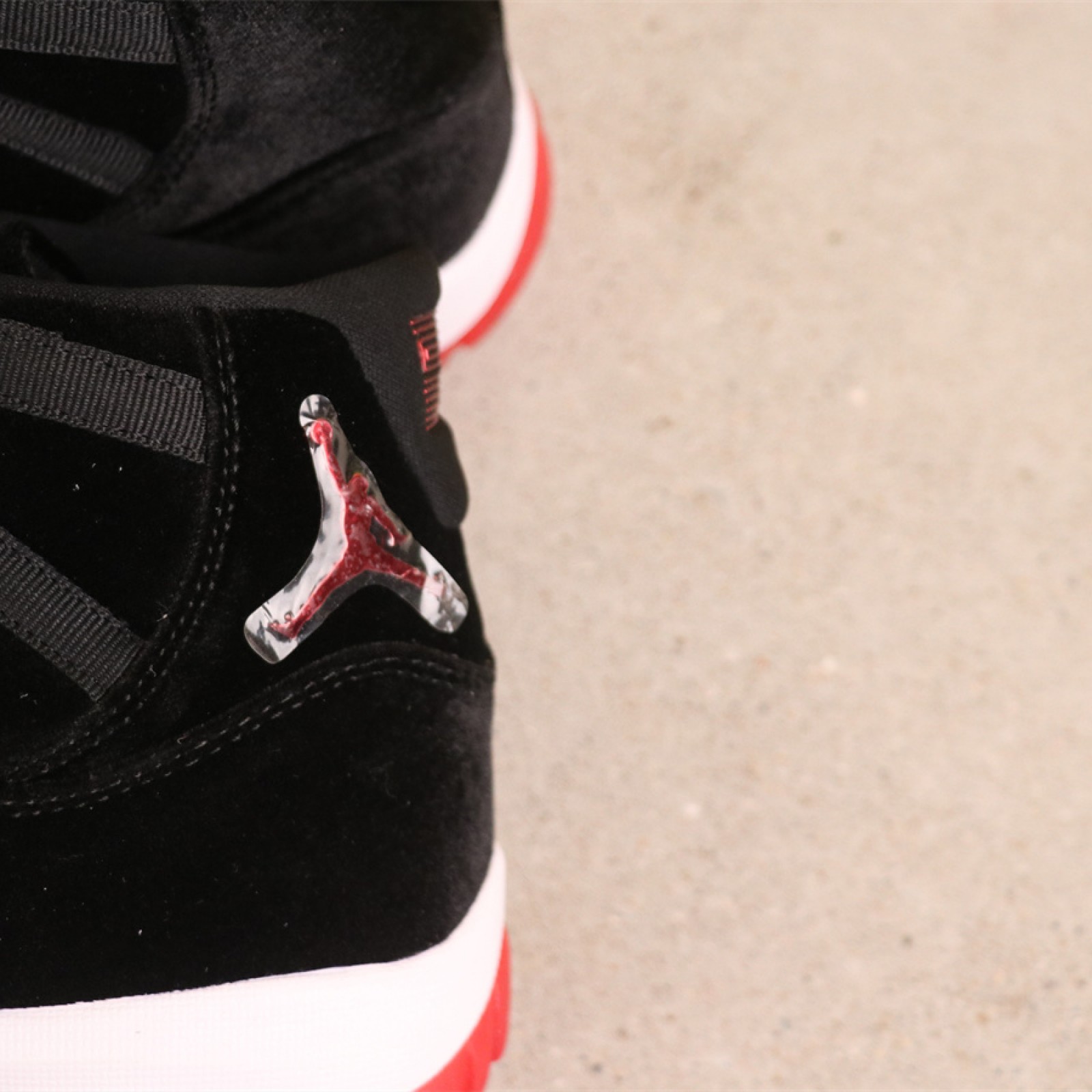 USD Air Jordan 11 Bred Velvet DB5457-061 1 黑红天鹅绒 Size 36-47.5