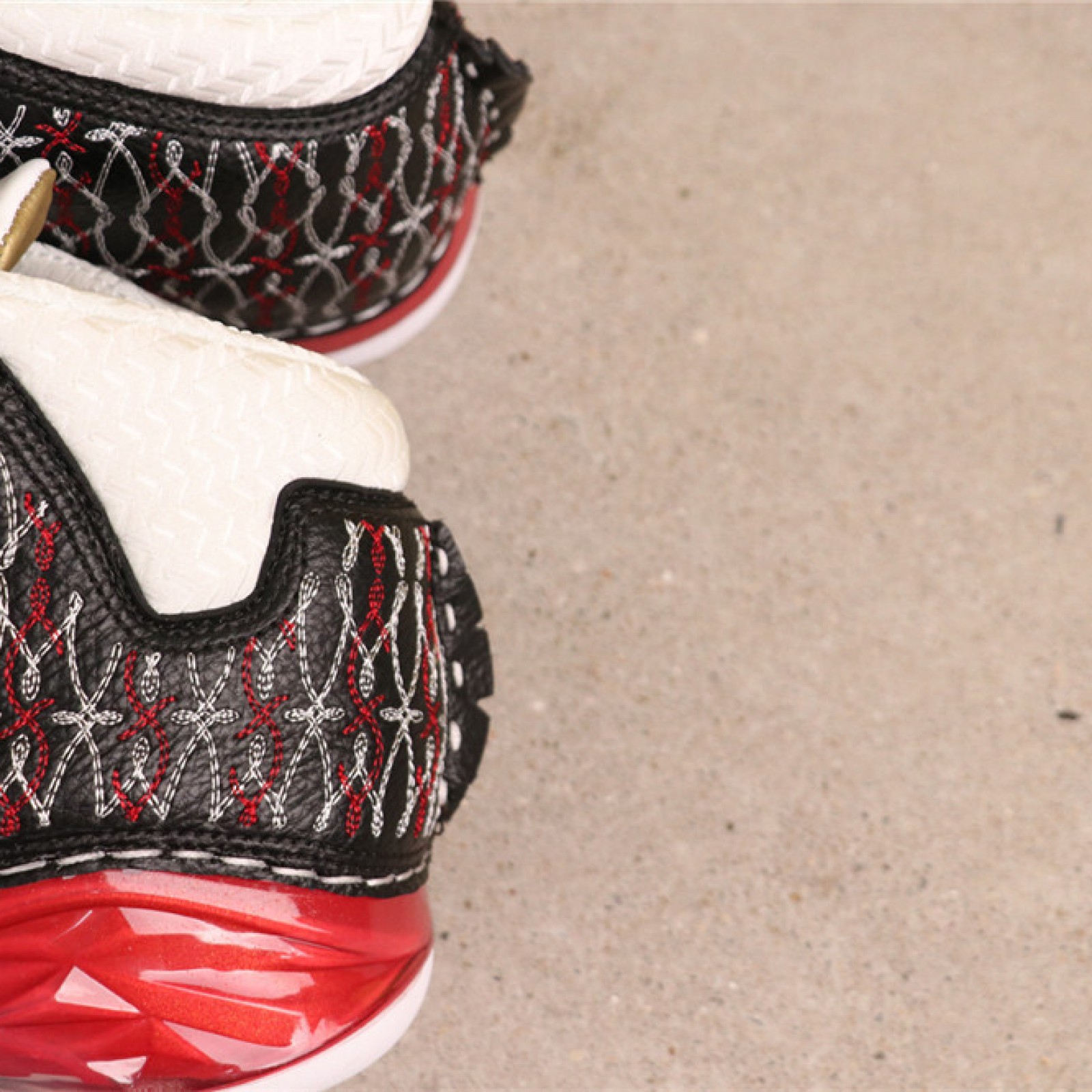 USD Air Jordan Titan x Air Jordan 23 318376-061 乔23联名黑白红 Size 40-47.5