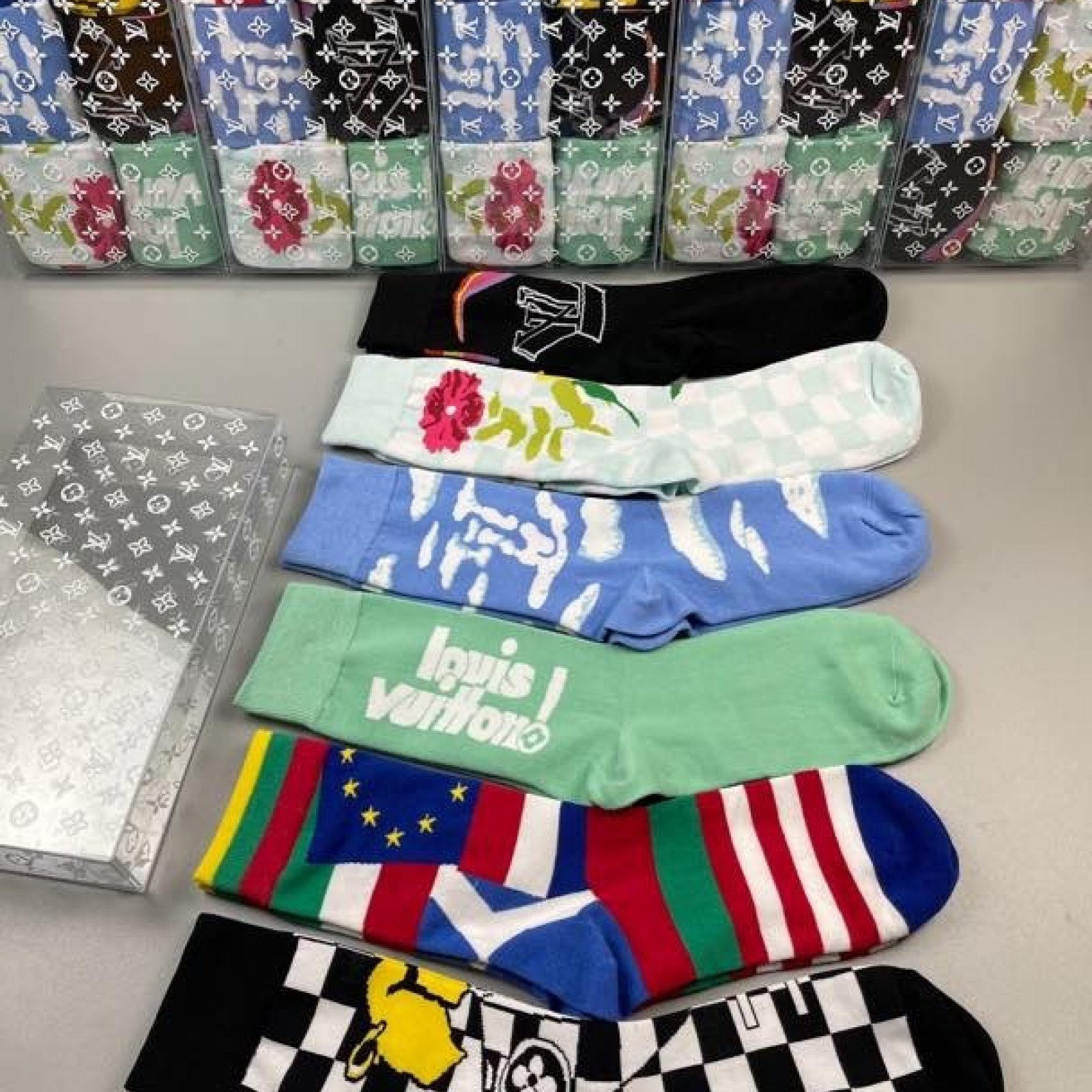 SOC195 L*V Socks