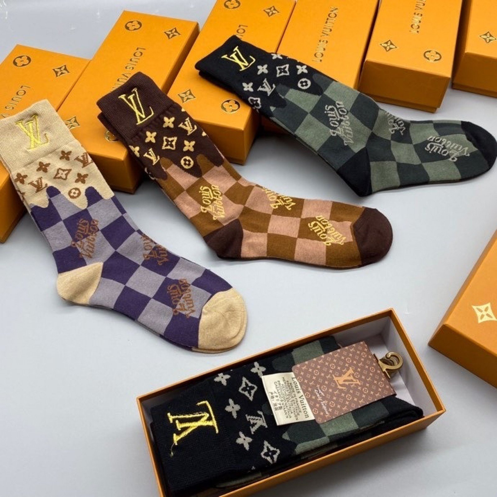 SOC211 L*V Socks