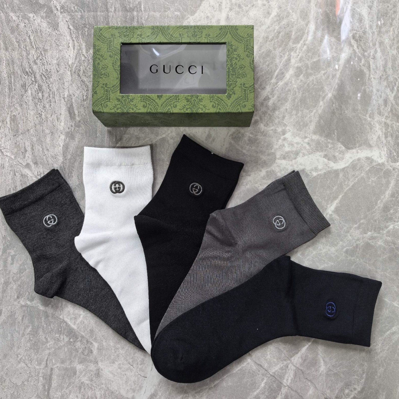SOC311 GU  Socks