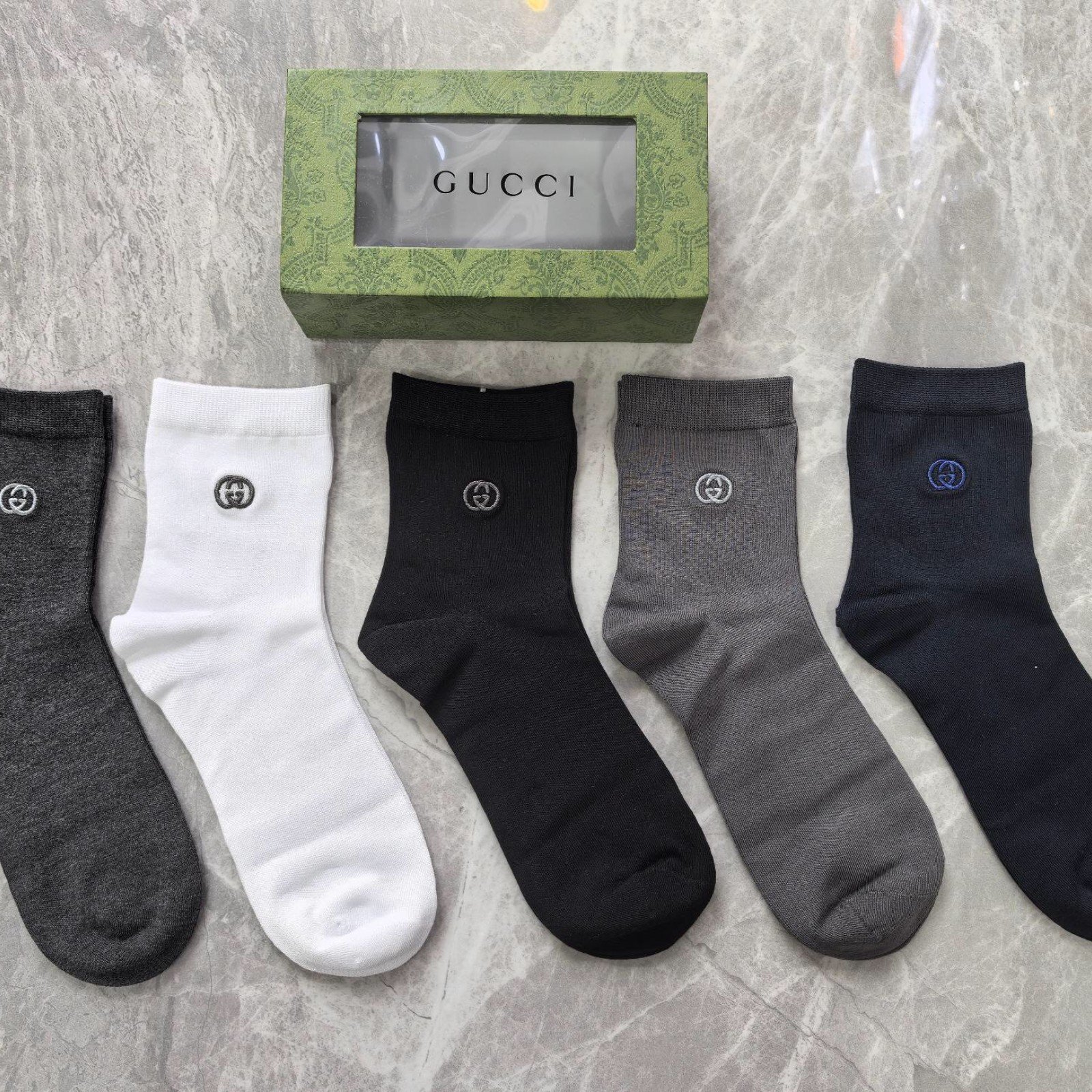 SOC311 GU  Socks