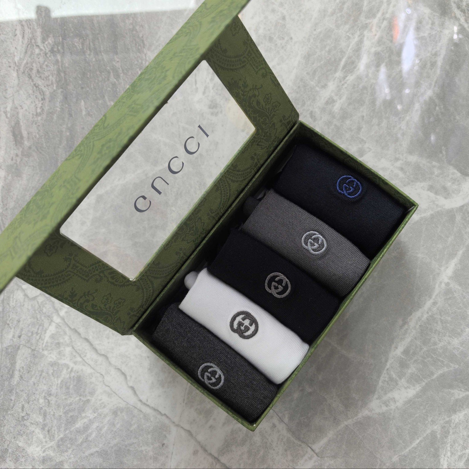 SOC311 GU  Socks