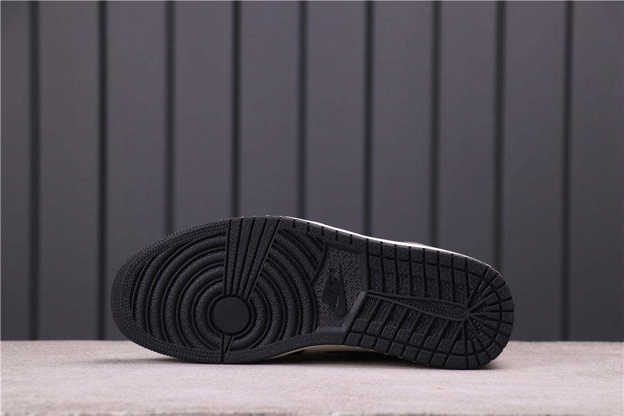 100USD Air Jordan 1 High OG “Dark Mocha” 555088-105 40-47.5
