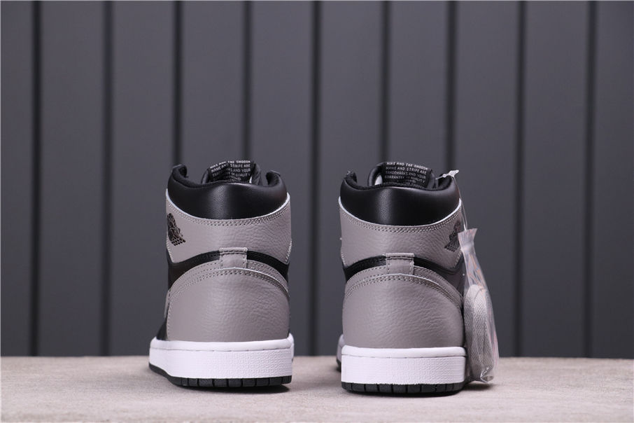 40USD Air Jordan 1 Retro High 555088-013 36-46