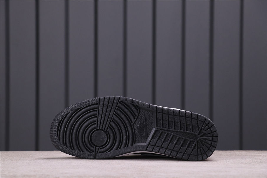 40USD Air Jordan 1 Retro High 555088-013 36-46
