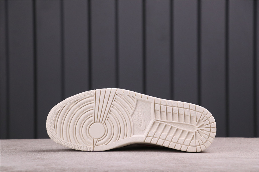 67USD Air Jordan 1Sail University Red 555088-160 Size 36-47