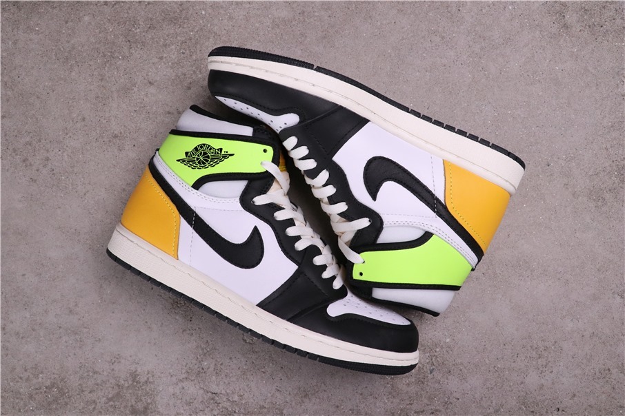 78$USD Air Jordan 1 High OG Volt Gold 555088-118 36-47.5
