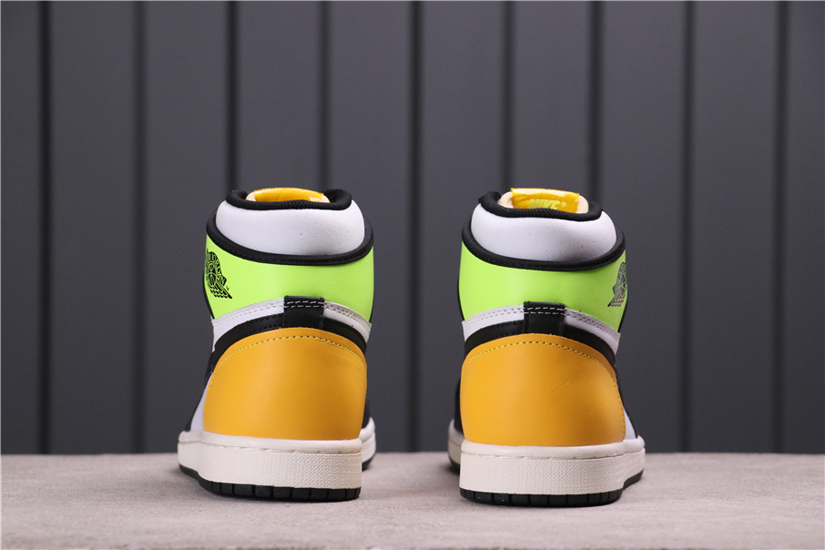 78$USD Air Jordan 1 High OG Volt Gold 555088-118 36-47.5