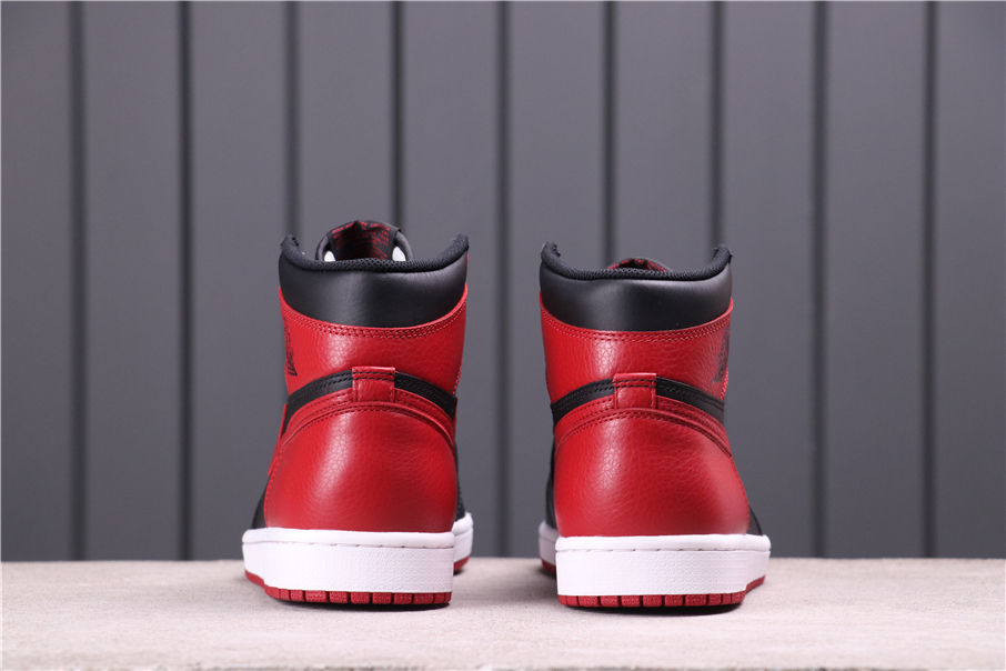 89USD Air Jordan 1 HIGH 555088-00140.5-47.5