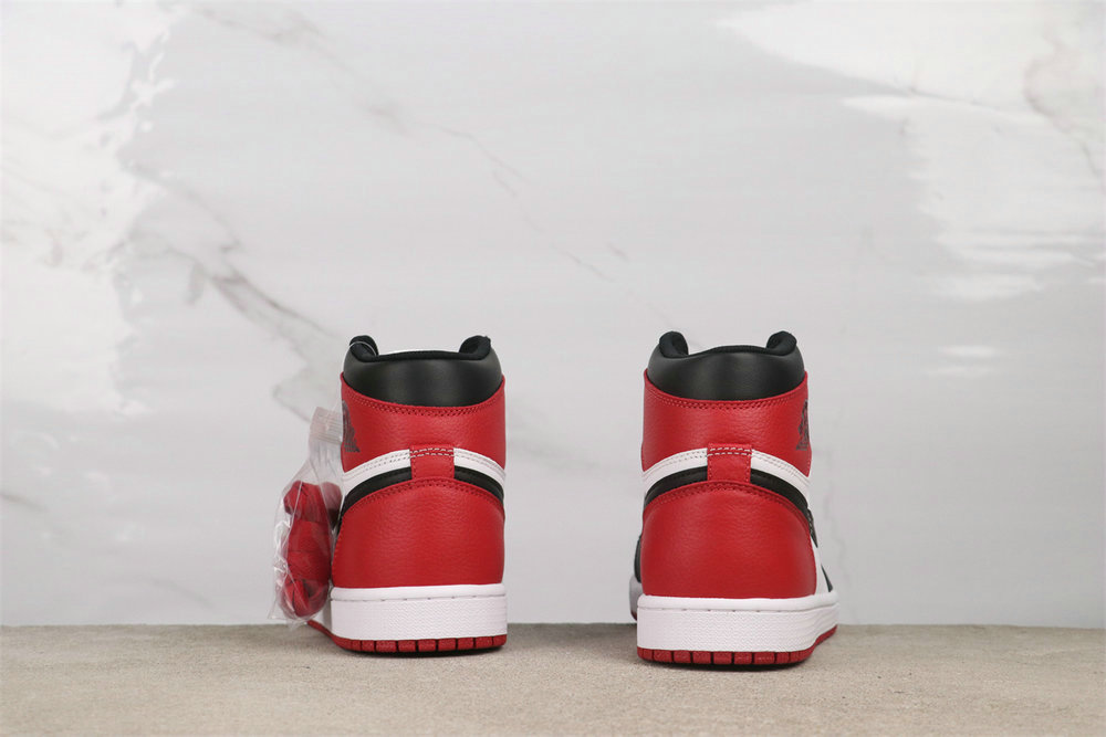????USD$57 Air Jordan 1 OG High “Black Toe”  Style：555088-125