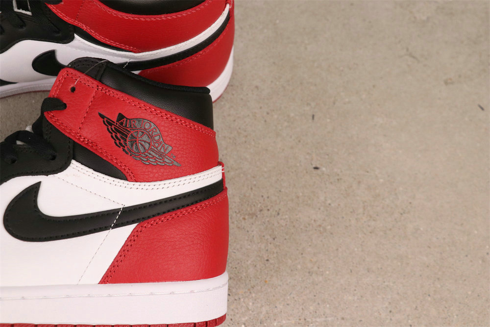 ????USD$57 Air Jordan 1 OG High “Black Toe”  Style：555088-125