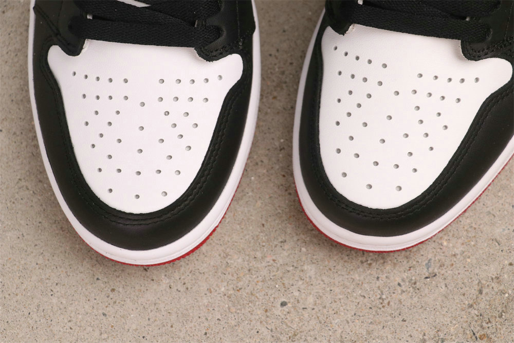 ????USD$57 Air Jordan 1 OG High “Black Toe”  Style：555088-125