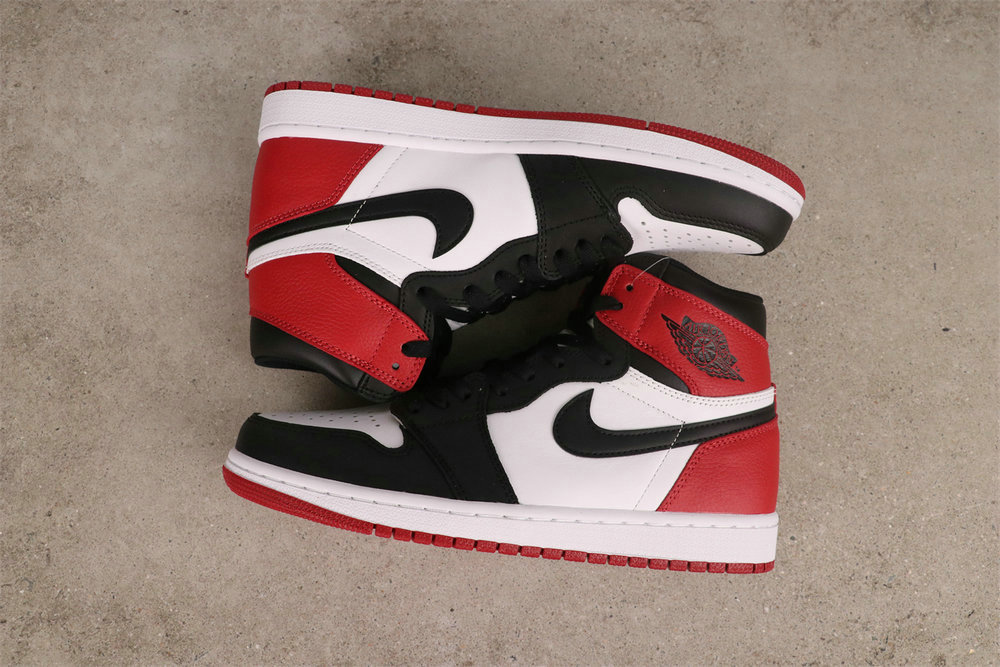 ????USD$57 Air Jordan 1 OG High “Black Toe”  Style：555088-125